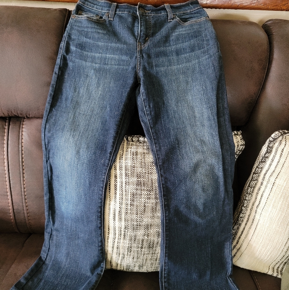 Levis Strauss perfectly slimming boot cut size 8M
